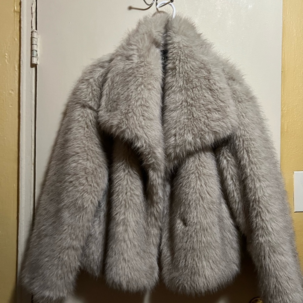Zara/brand new/never worn/Gray Faux Fur Jacket
